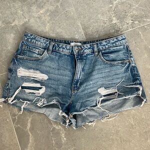 Jeans shorts with rips